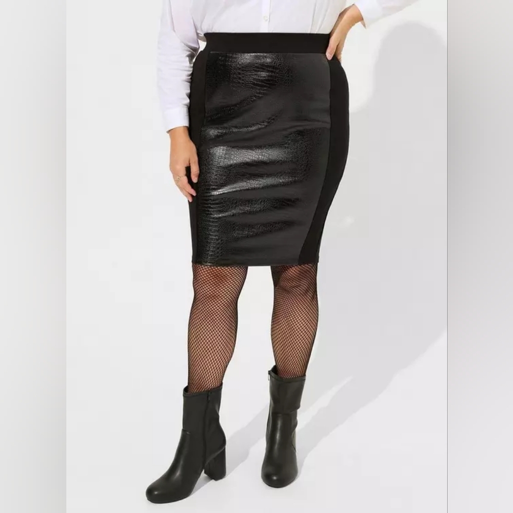 NWT Torrid At The Knee Ponte Contrast Side Panel Pencil Skirt, sz 2